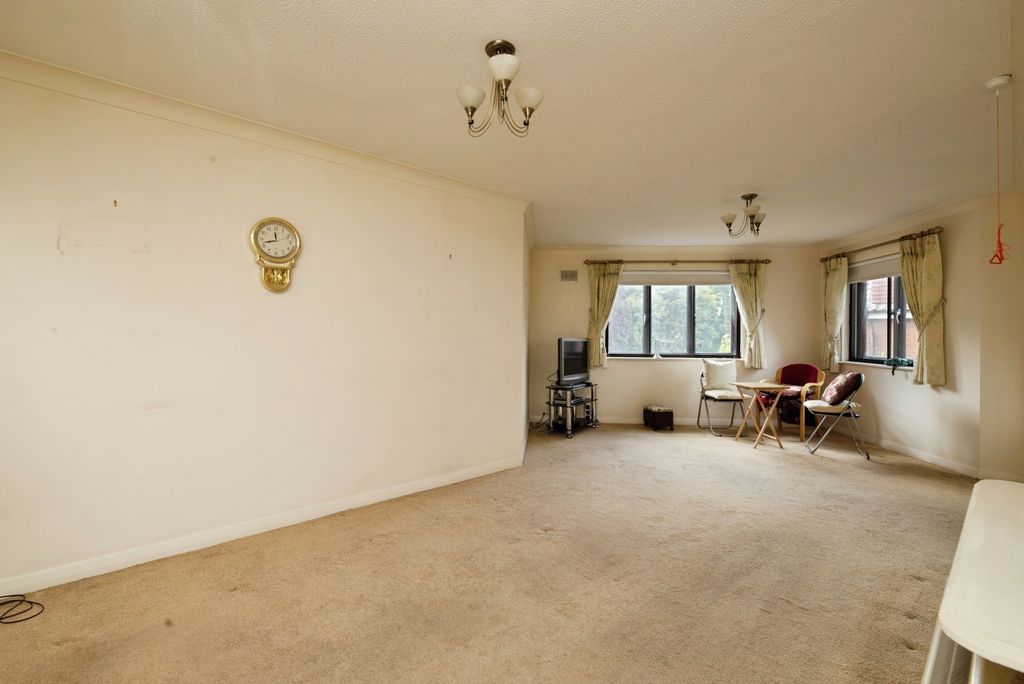 Property photo 3 of 17 Photo