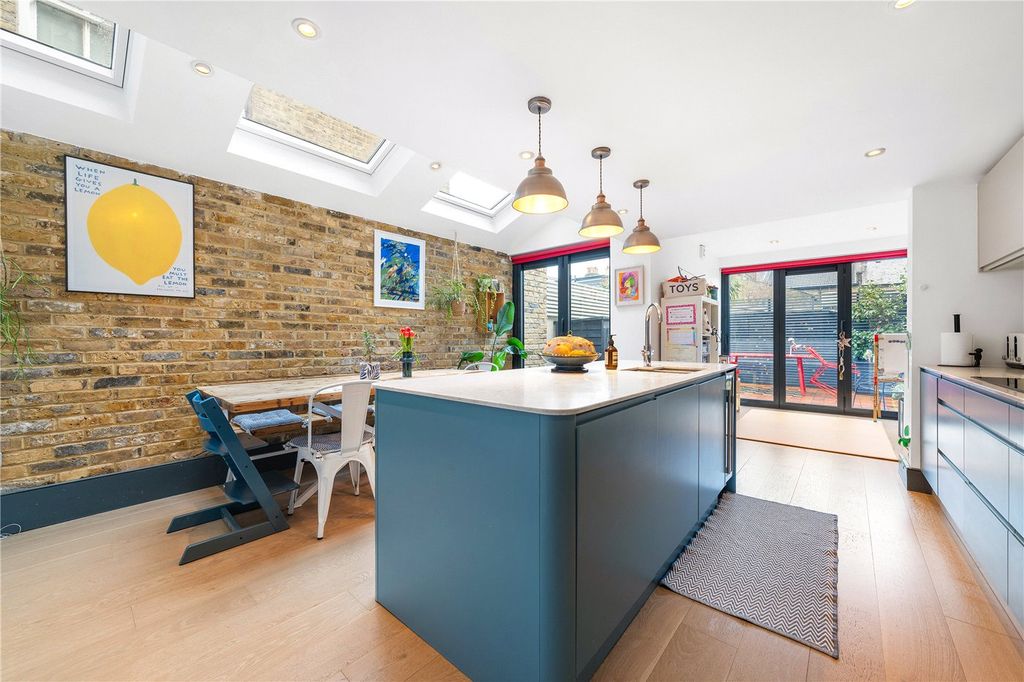 Property photo 1 of 22 Kitchen