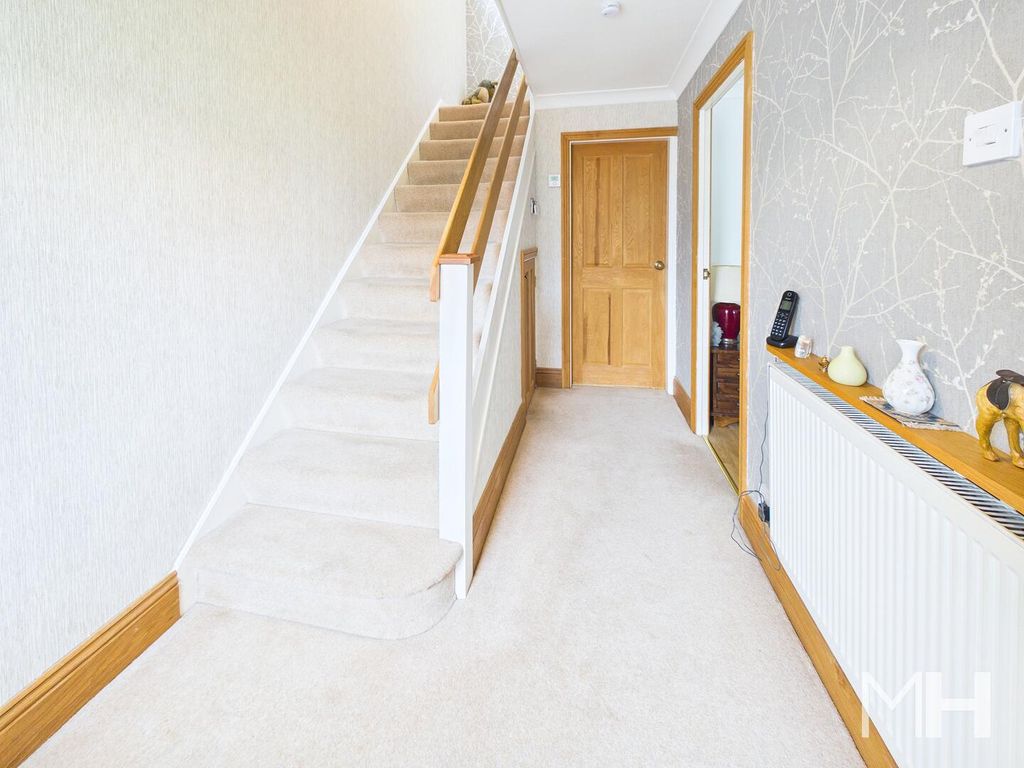 Property photo 2 of 20 Hallway