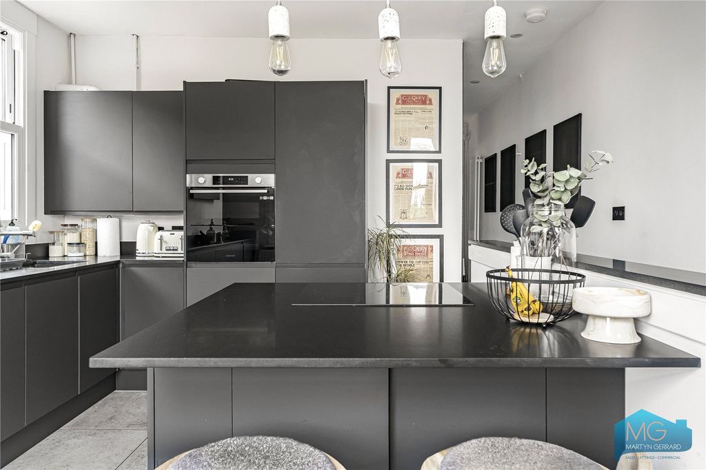 Property photo 2 of 22 Picture No. 25