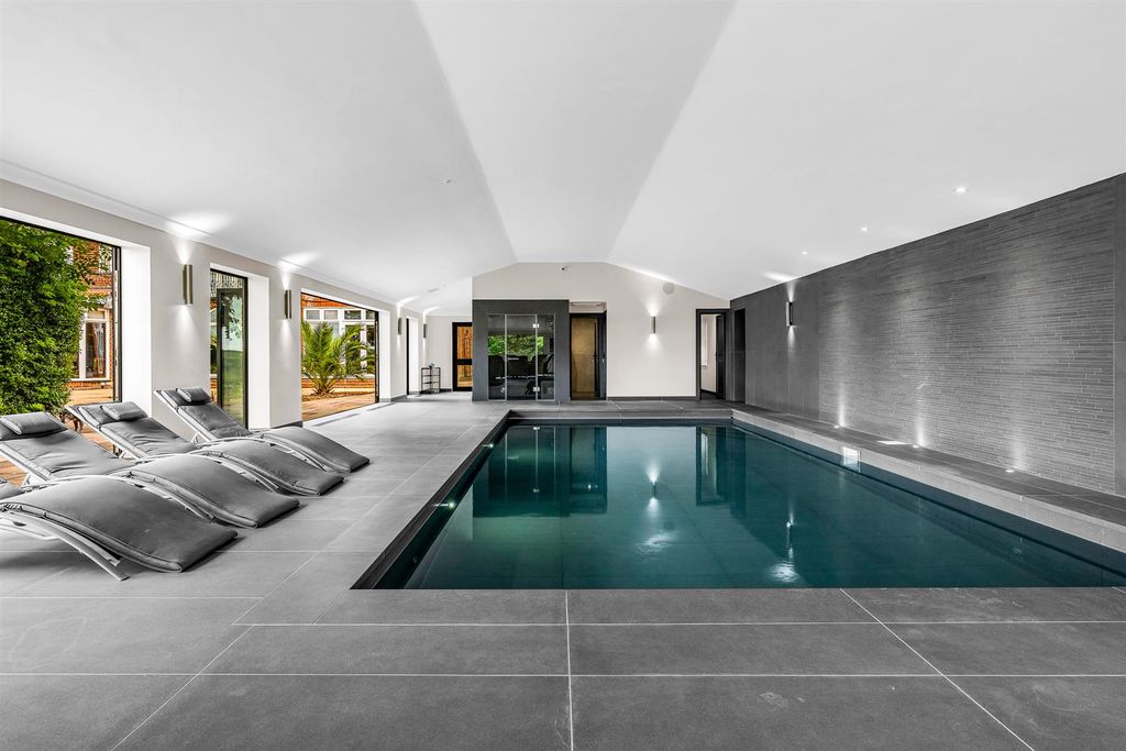 Additional image 27 of 6 bed detached house for saleThe Ridgeway, Cuffley EN6