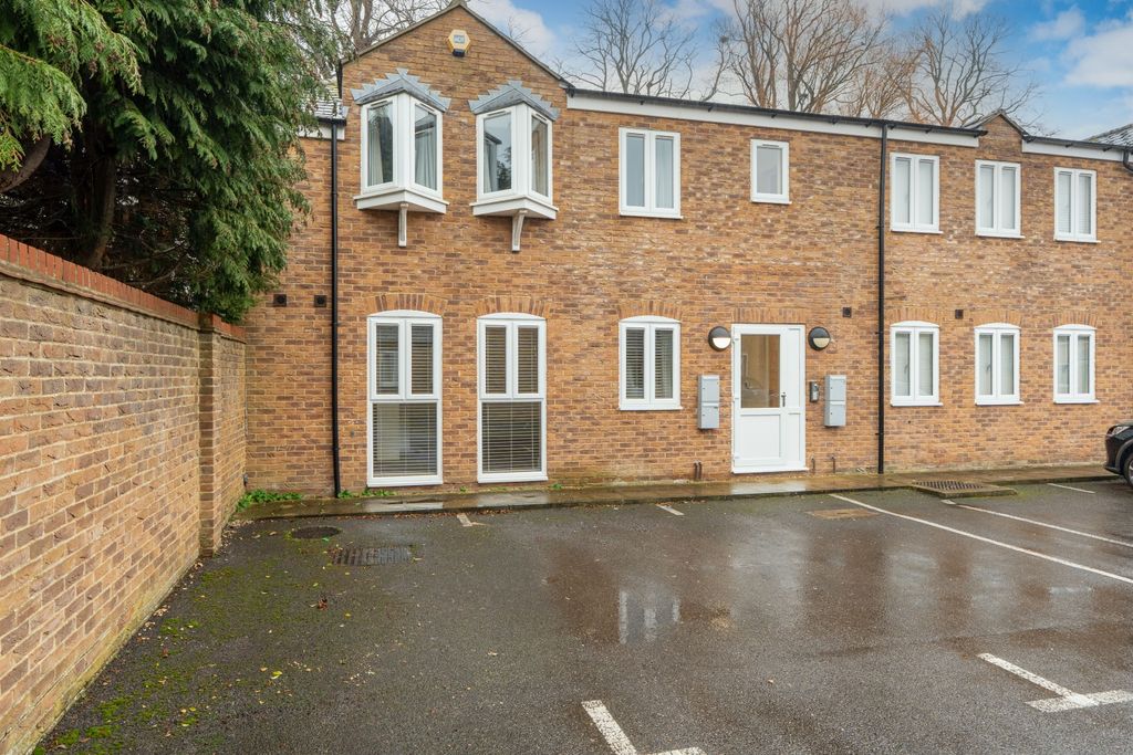 Property photo 2 of 11 External