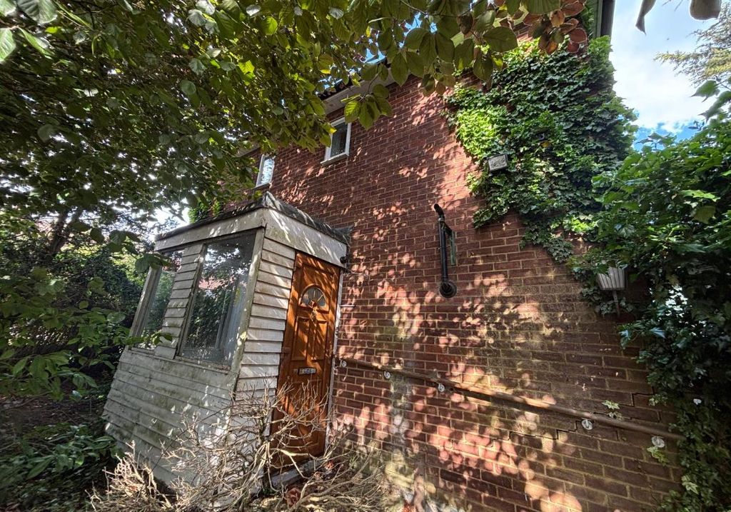 Property photo 2 of 24