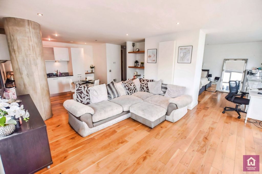 Property photo 3 of 19 Picture No. 25