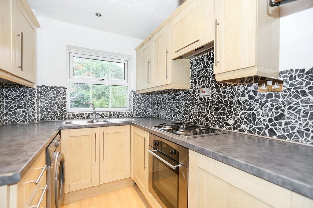 Property photo 3 of 7 Kitchen