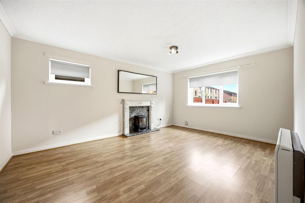 Property photo 2 of 13 Flat_A_11_Shamrock_Street_Kirkintilloch_013.Jpg