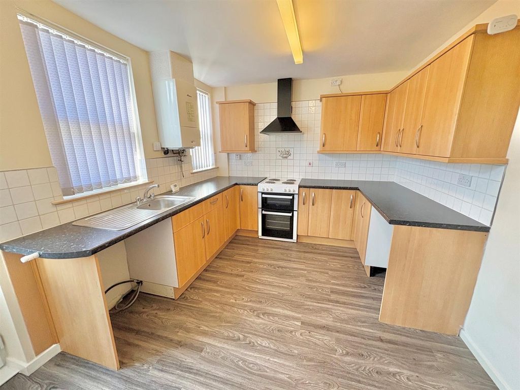 Property photo 3 of 11 Kitchen.Jpg