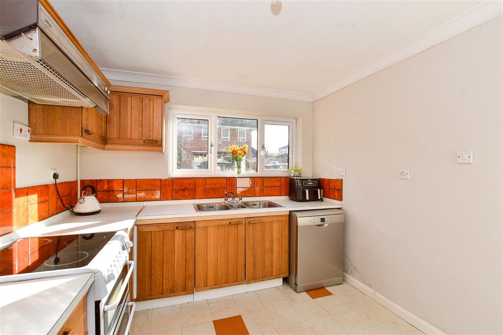 Property photo 2 of 14 Kitchen