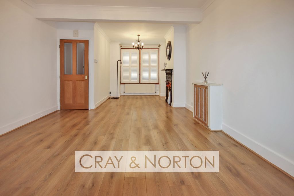 Property photo 3 of 10 Photo 8