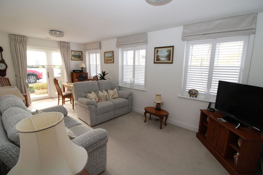 Property photo 3 of 12