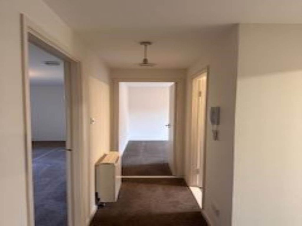 Property photo 2 of 9 Hallway