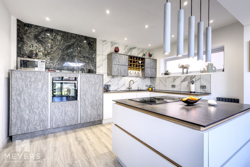 Property photo 3 of 36