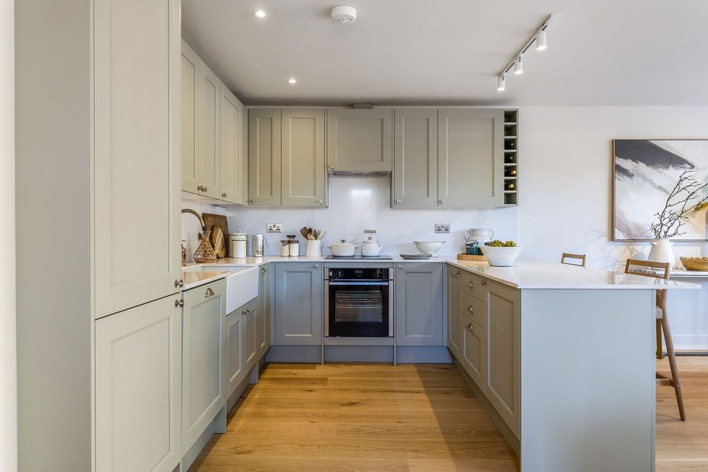 Property photo 3 of 16 Kitchen