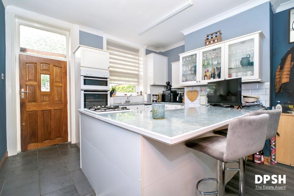Property photo 2 of 21