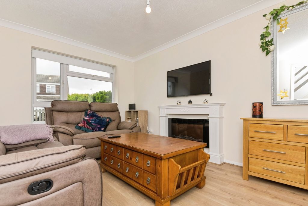 Property photo 2 of 17 Living Room