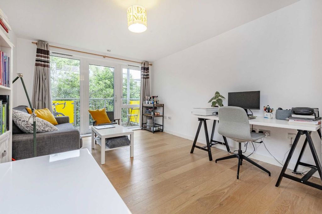 Property photo 3 of 6