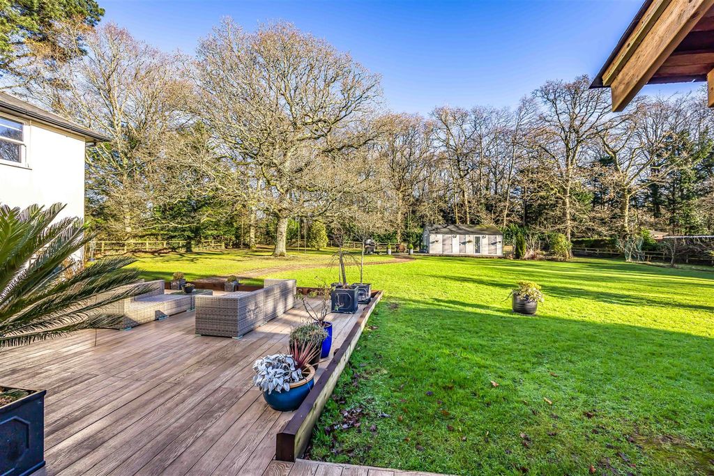 Property photo 2 of 55 Broadacre House, Waterlooville-Small-Porticomarket