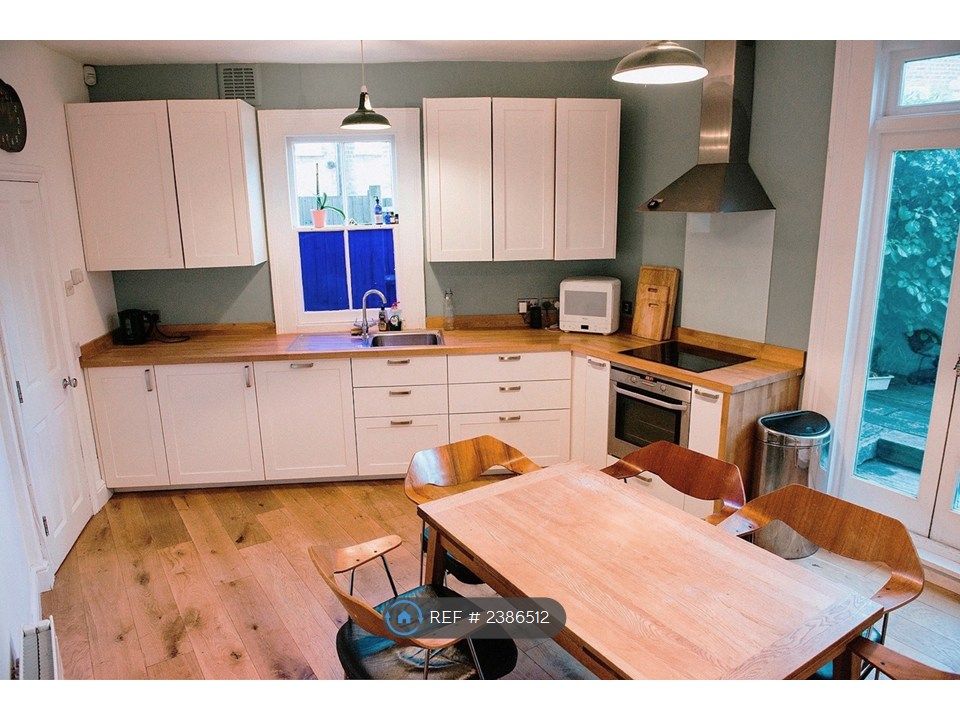 Property photo 3 of 16 Kitchen