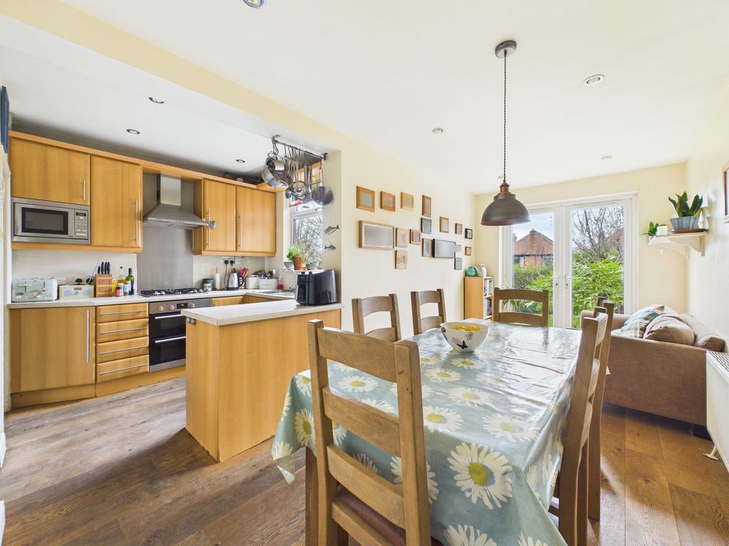 Property photo 2 of 17 Dining Kitchen