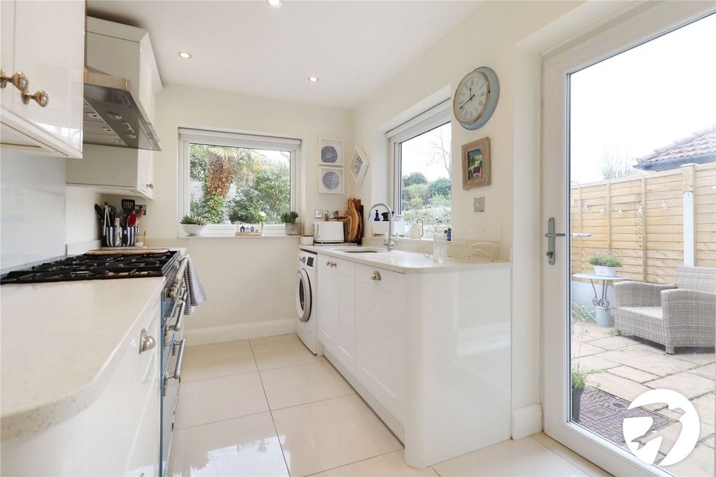 Property photo 2 of 31 Picture No. 13