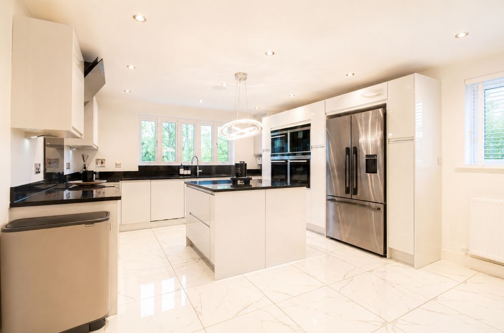 Property photo 2 of 18 678836F6-0548-4Edd-93c0-3Bab13Bd1908