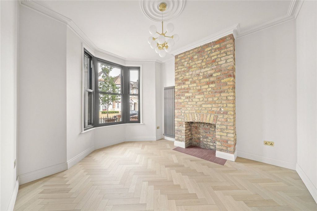 Property photo 2 of 27 Picture No. 03