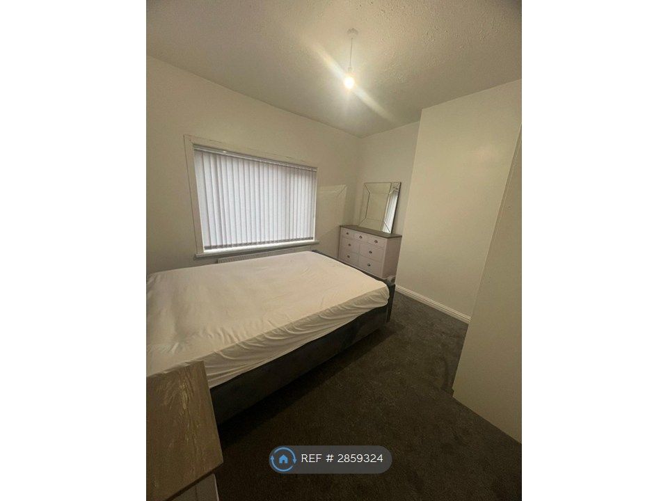 Property photo 3 of 15 Room 2