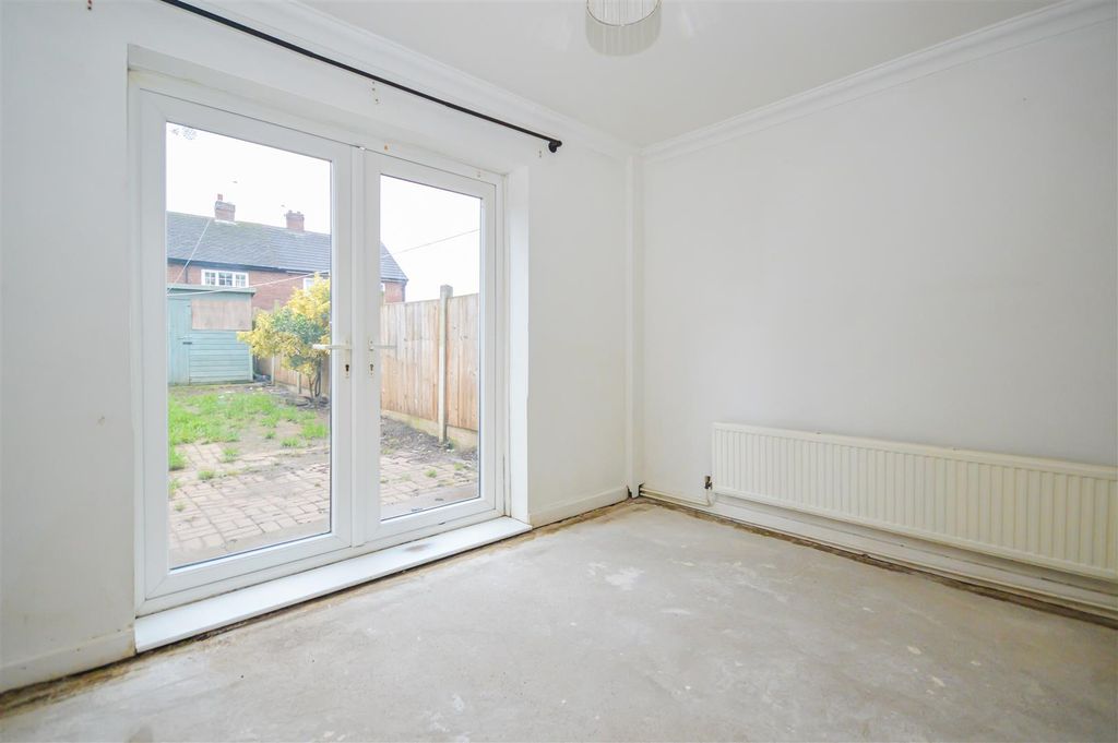 Property photo 3 of 10 Dining Room