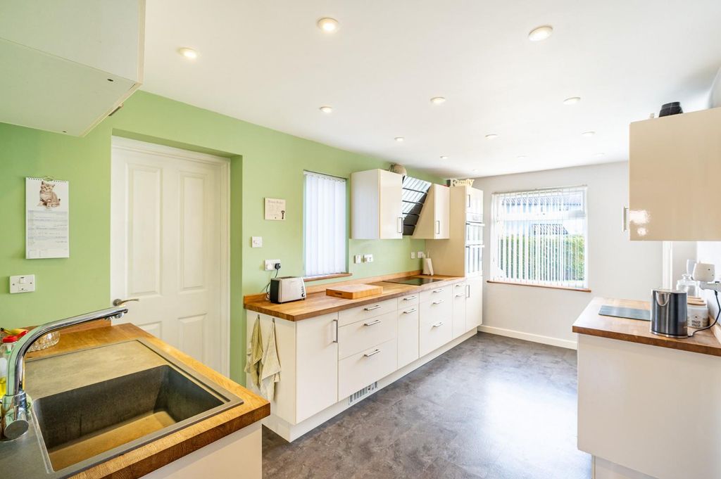 Property photo 3 of 15 Kitchen