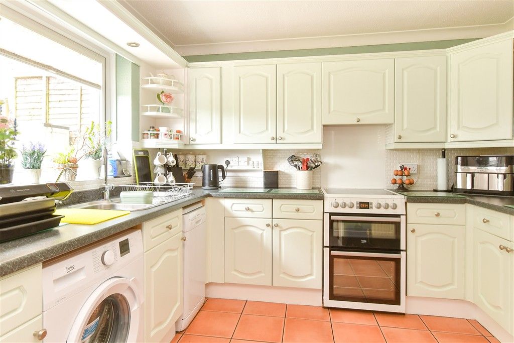 Property photo 3 of 13 Kitchen