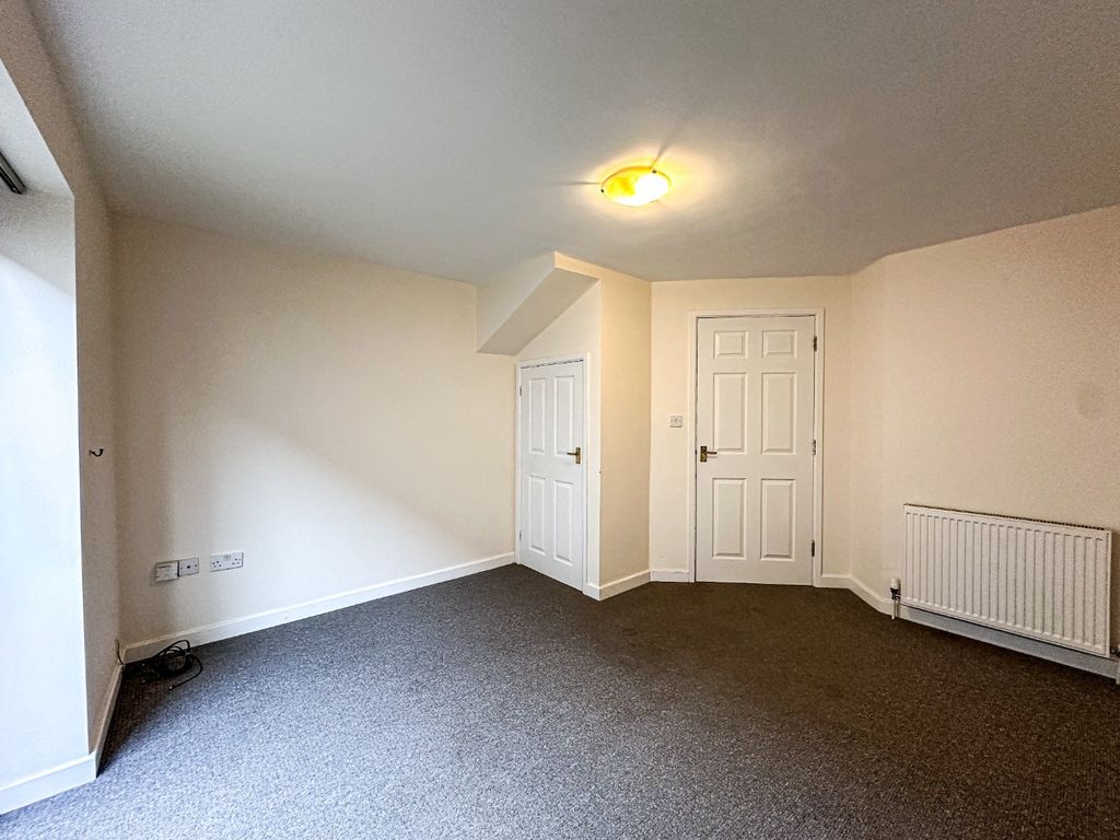 Property photo 3 of 12 3781024