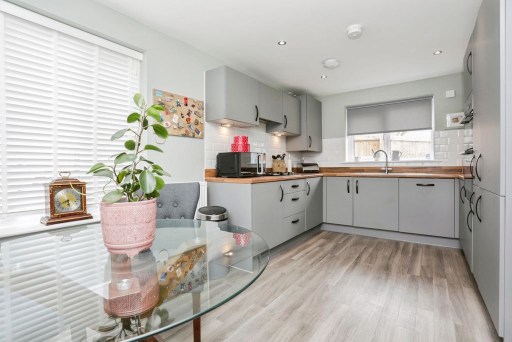 Property photo 2 of 16 Photo