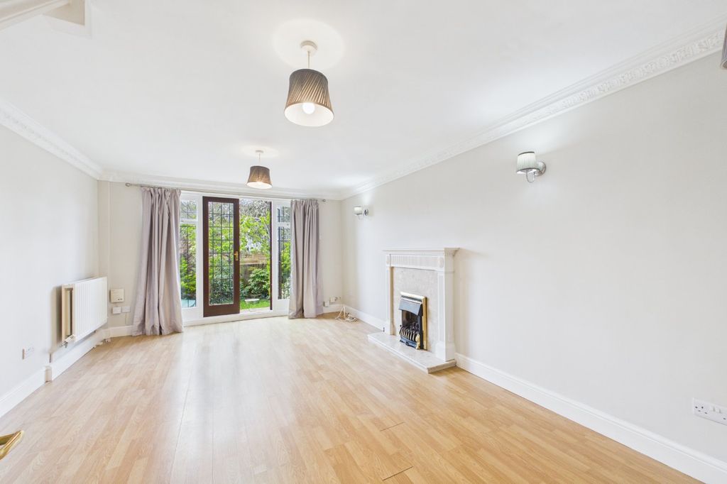 Property photo 2 of 8 Picture No. 04