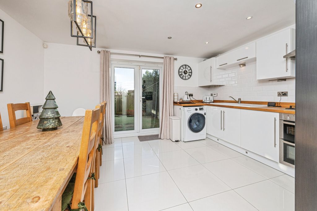 Property photo 3 of 15 Kitchen/Dining Room