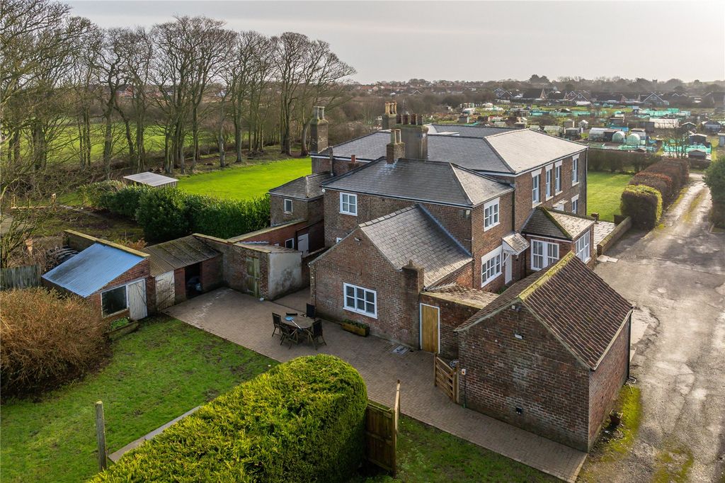 Property photo 2 of 27 Picture No. 11