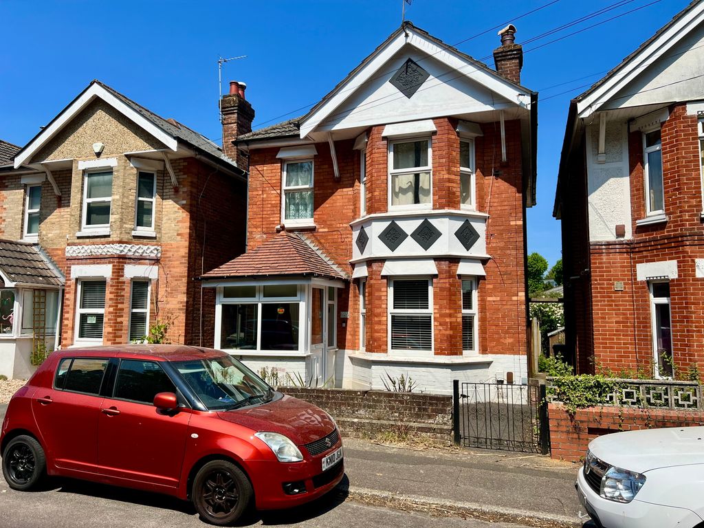 Property photo 1 of 8 Front