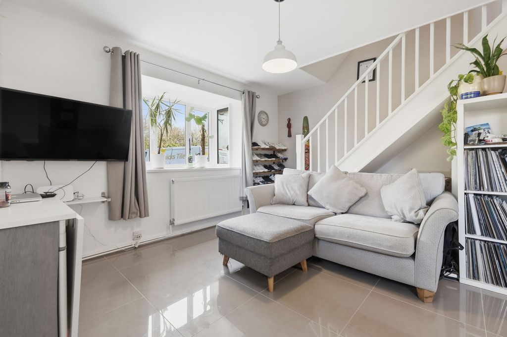 Property photo 2 of 10 Living Room