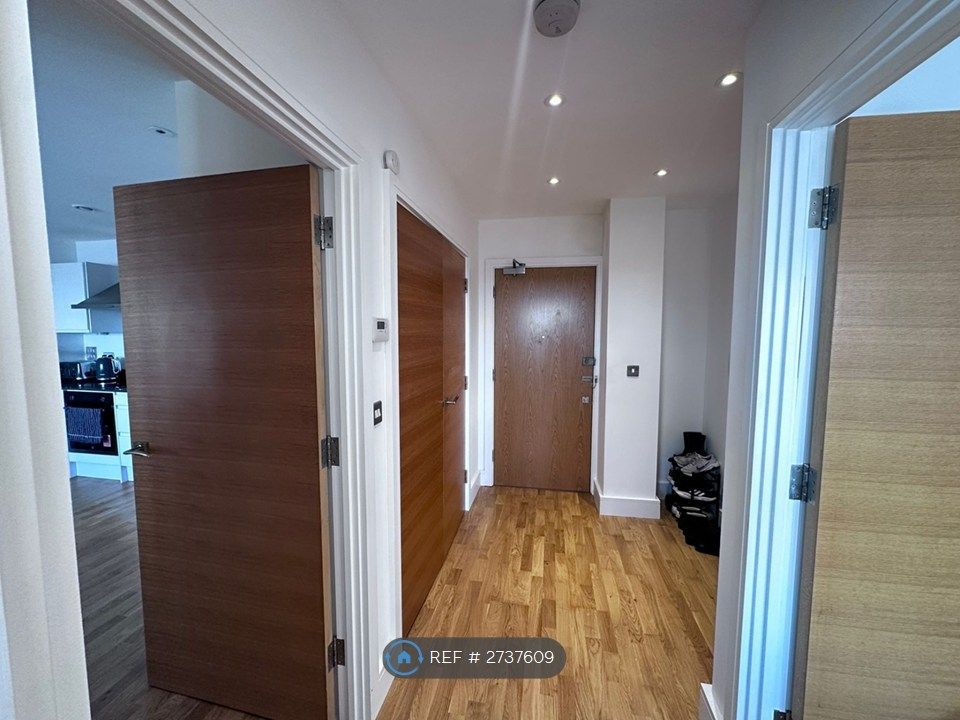 Property photo 2 of 10 Hall 1