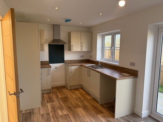 Property photo 2 of 8 Kitchen