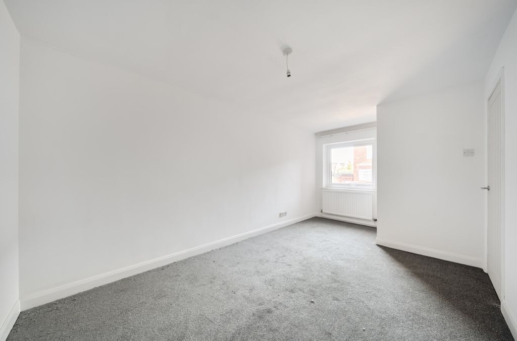 Additional image 9 of 1 bed flat for saleTorrington Street, Grimsby, Lincolnshire DN32