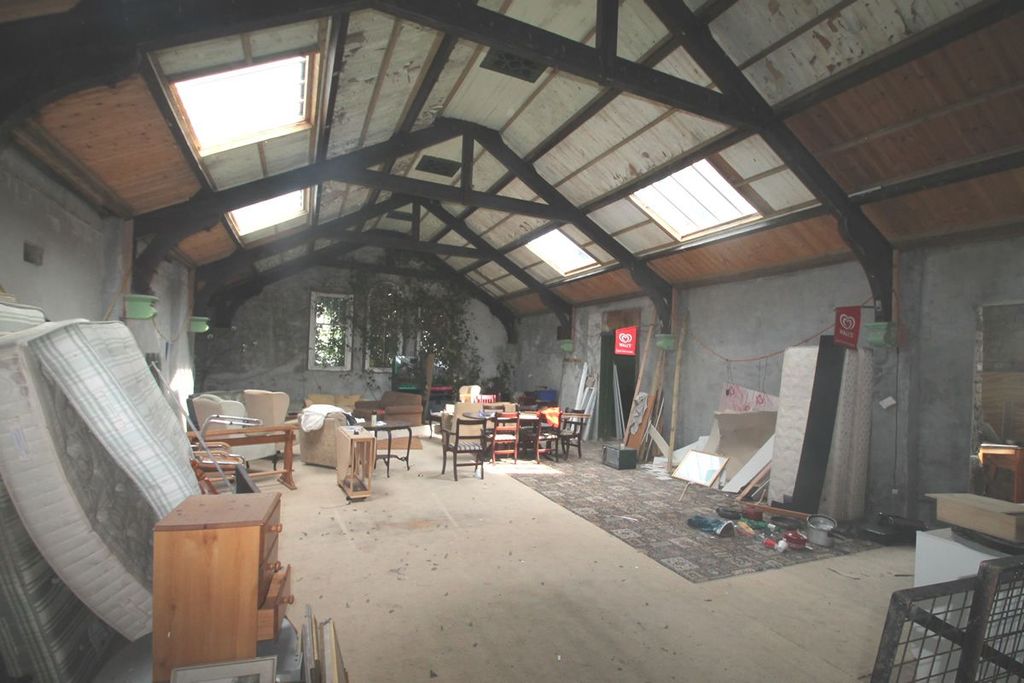 Property photo 2 of 9