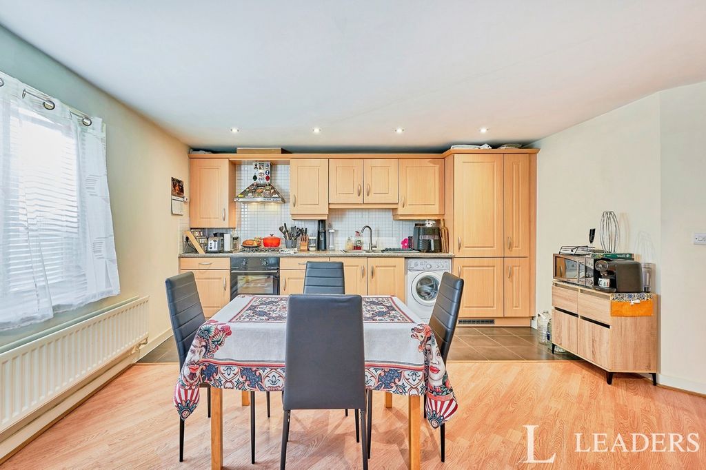 Property photo 3 of 22 Pbox-Img.Jpg