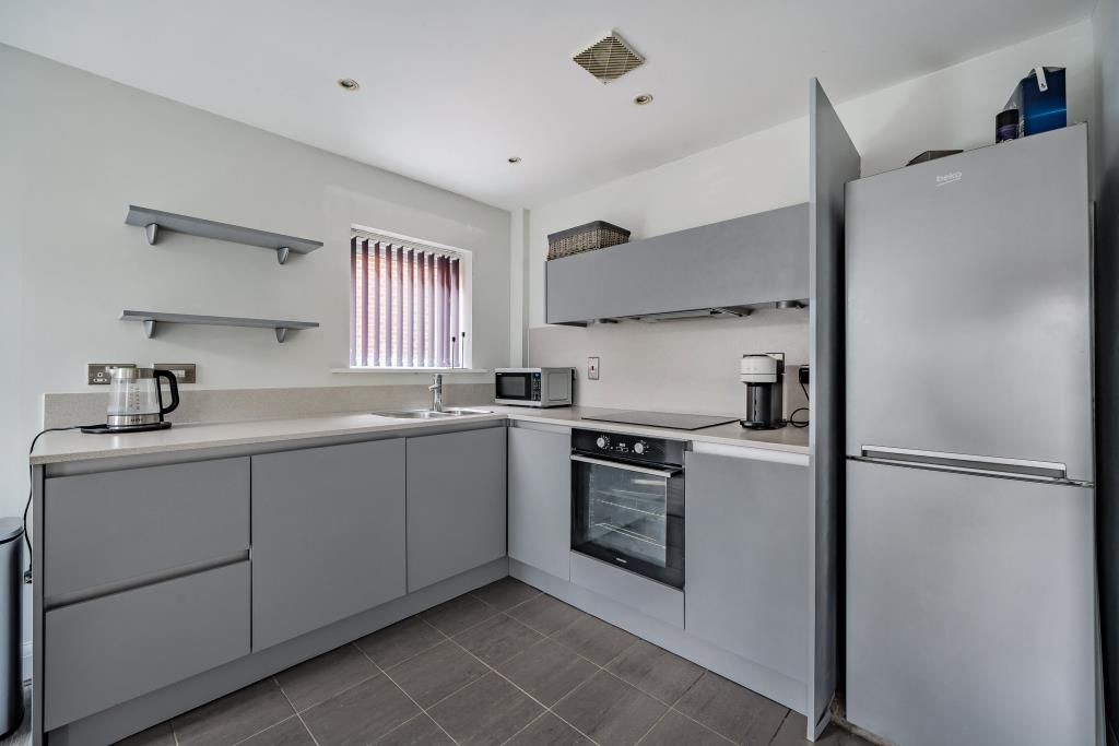 Property photo 3 of 12 Kitchen