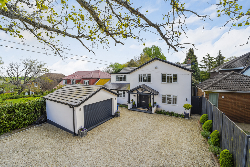 Property photo 1 of 34 c9c0B4ce-4Cb3-4699-8A3F-955A7F175B01