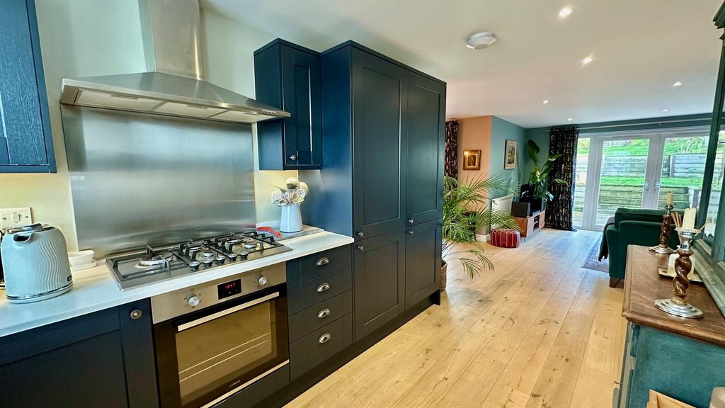 Property photo 3 of 36