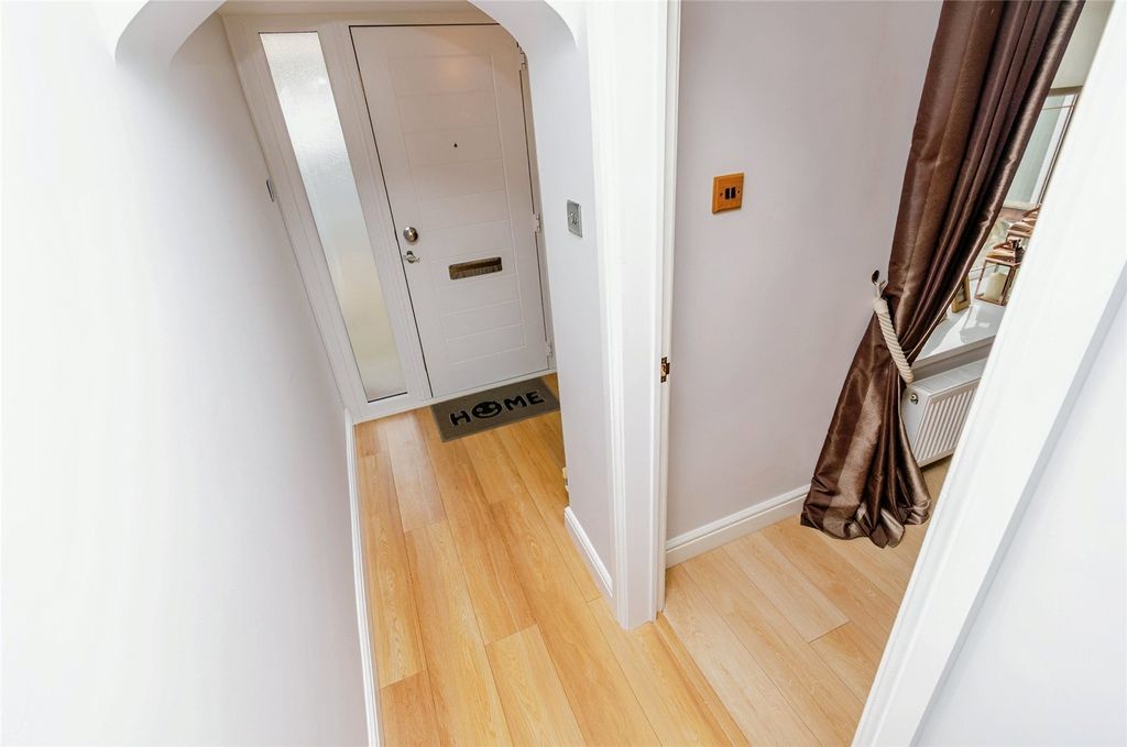 Property photo 2 of 22 Entrance Hallway