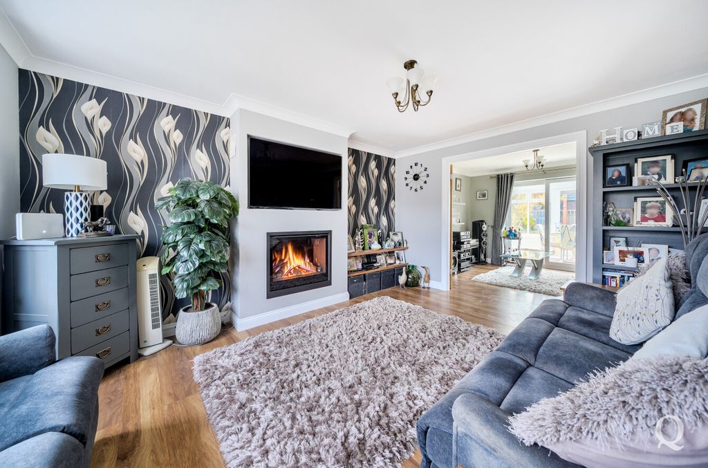 Property photo 3 of 32 B0566075-936A-412...