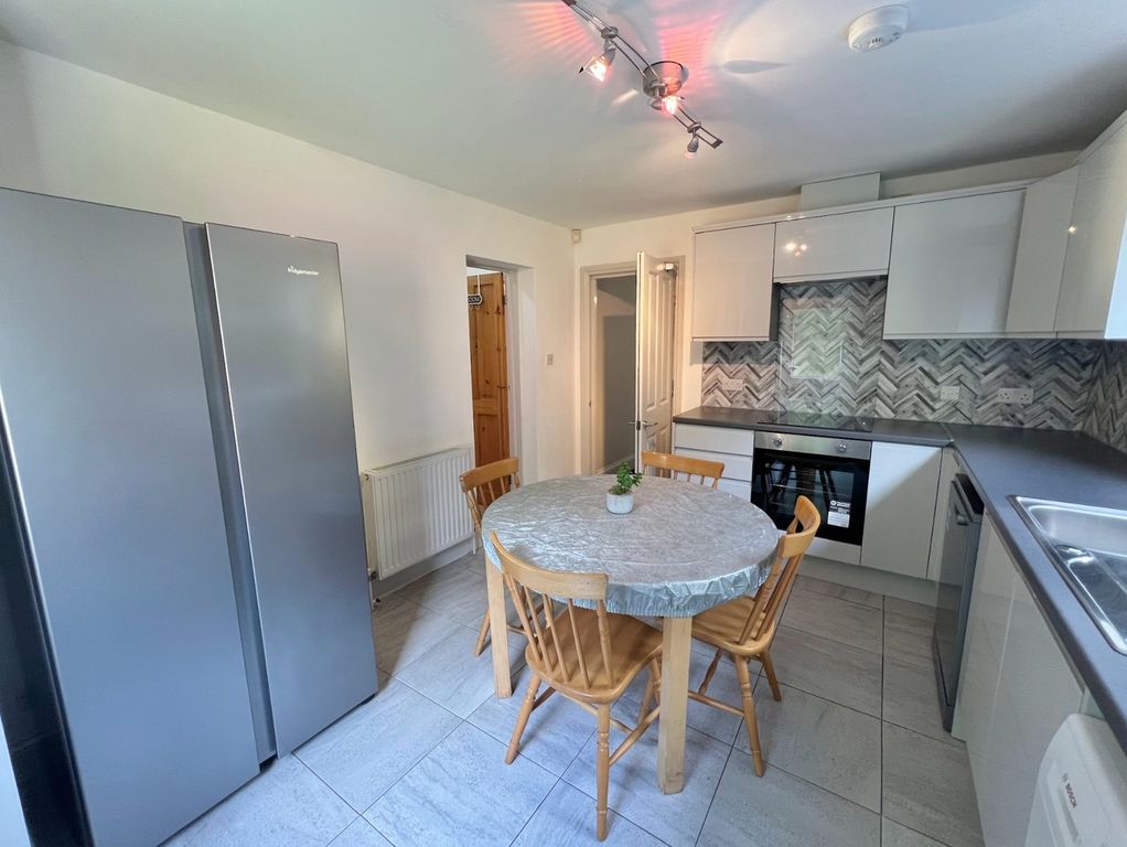 Property photo 2 of 16 A Bright And Modern Kitchen Featuring A Spacious l...