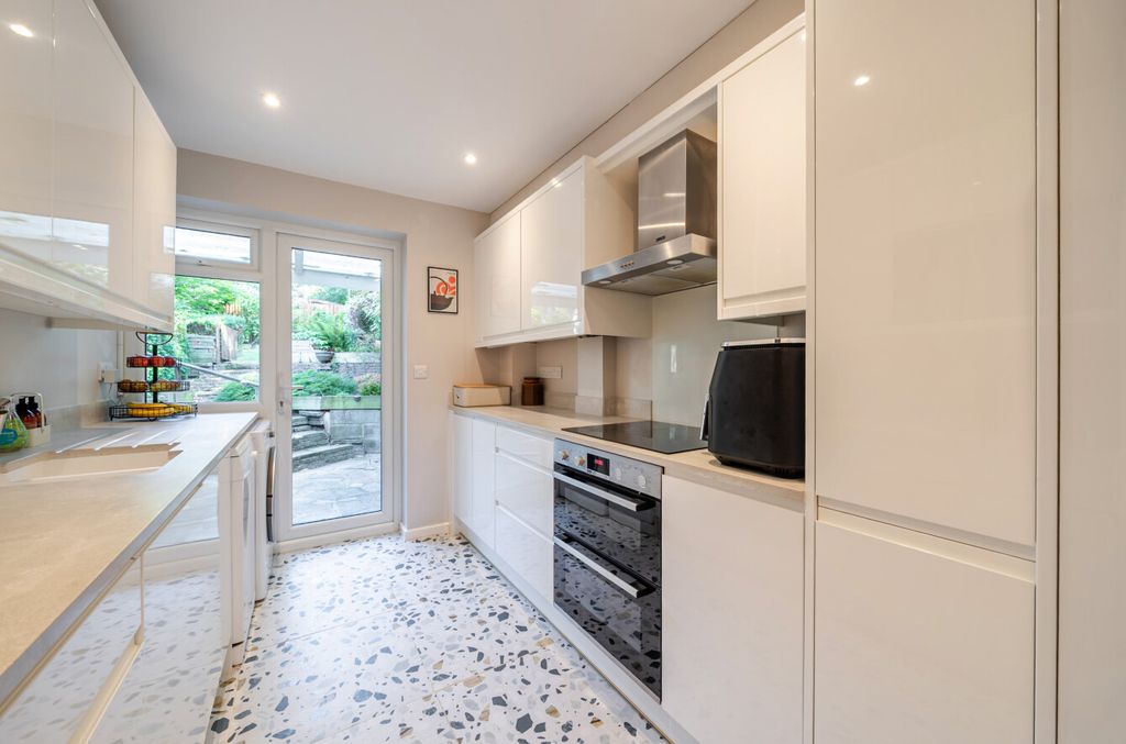 Property photo 3 of 20 1481402-15-6A396F...