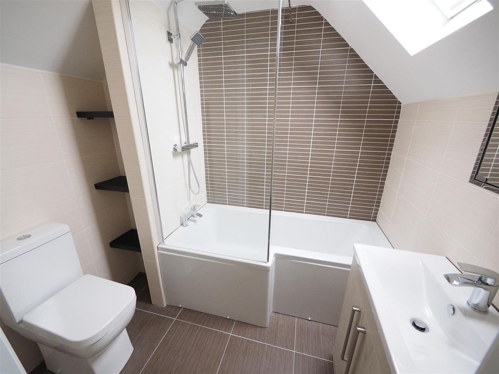 Property photo 3 of 8 Bathroom